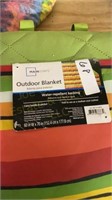 2 outdoor picnic blankets