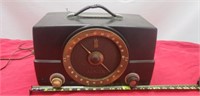 Vintage Zenith Tube Radio (doesn't turn on)