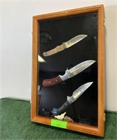 Set of 3 whitetail knifes in display case