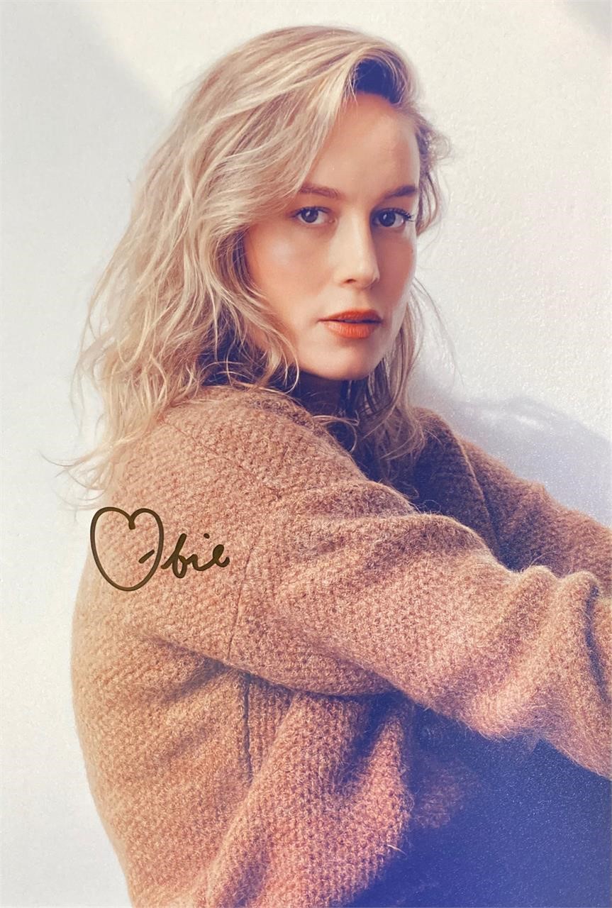 Autograph  
Brie Larson Photo