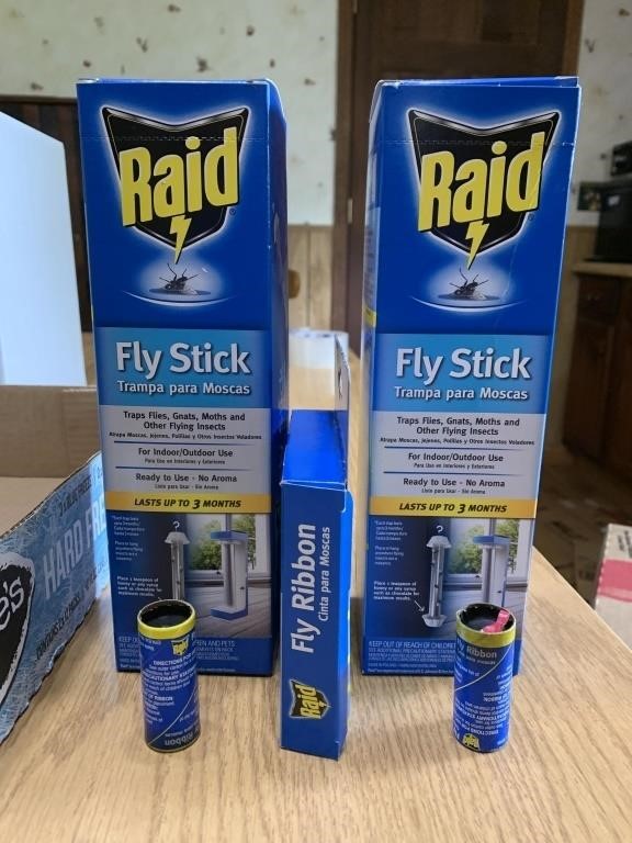 RAID FLY STICKS 
PACKAGE OF LIGHTERS