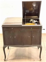 Victor Talking Machine Co Victrola & Cabinet