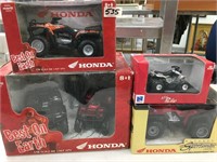 lot of 4 Honda 1:18 and one 1:32 model 4 wheelers