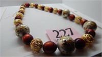 VINTAGE BEADED NECKLACE 20"