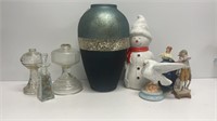 Mixed decor lot: oil lamp parts, decanter with