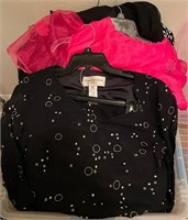 F - MIXED LOT OF WOMEN'S CLOTHING (A30)