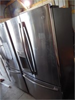 GE STAINLESS STEEL REFRIGERATOR,