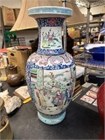 LARGE FINE CHINESE PORCELAN VASE