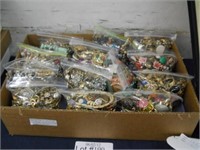 13 BAGS OF MISCELLANEOUS COSTUME JEWELRY PIECES
