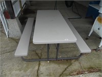 PLASTIC PCNIC TABLE