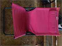 FOLDING PINK LOUNGE CHAIR