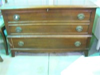 Lane Cedar Chest With Drawer on Bottom With Key