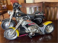 HARLEY DAVIDSON MODEL MOTORCYCLE ON STAND AND