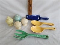 Early Fiestaware S & P Shakers, Service Ware