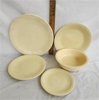 Early Fiestaware Ivory Plates & Large Bowl