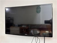 Samsung Flat Screen TV works comes with wall mount