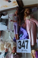 (2) Vintage Mattel Barbies & Accessories (U238)