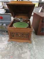 ANTIQUE TABLE TOP HAND CRANK PHONOGRAPH