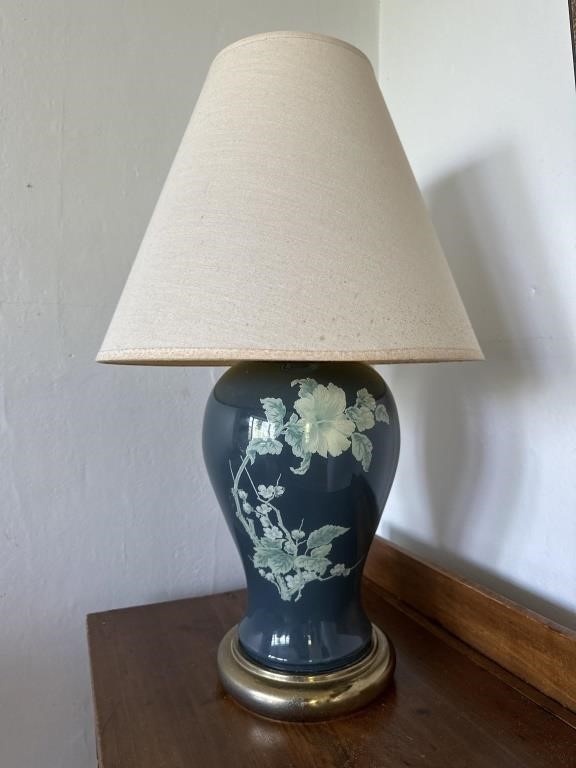 Floral table lamp