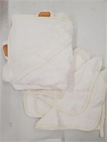 BAMBOO SET HOODED TOWEL & 4 FACE CLOTHES
