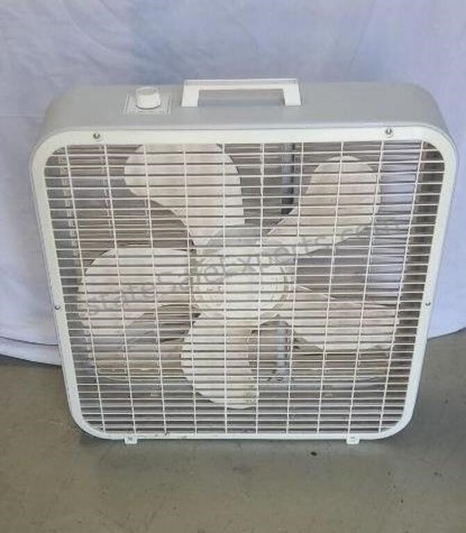 Lakewood 3-speed box fan.