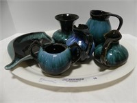TRAY: 6 PCS BLUE MOUNTAIN & OTHER POTTERY