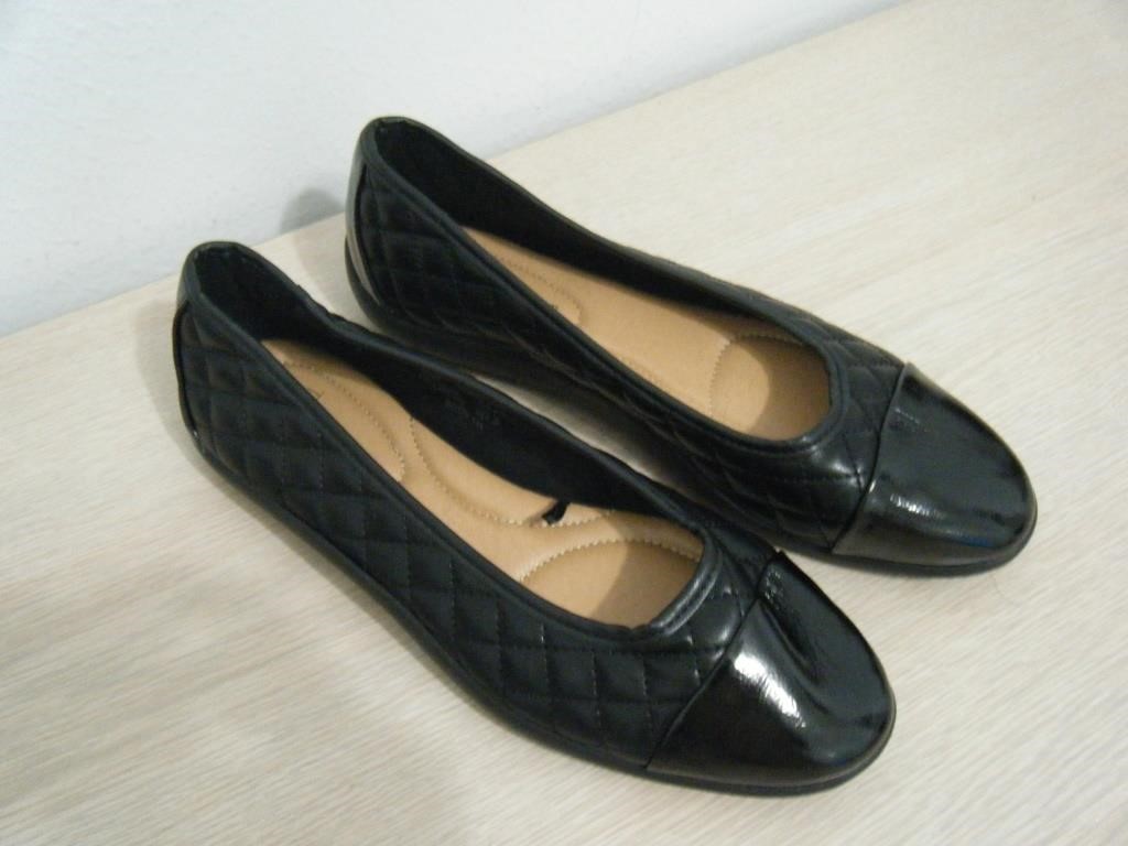 Pair new womens memory foam Casual shoes ~ 9