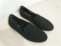 Pair new womens memory foam Casual shoes ~ 9 1/2