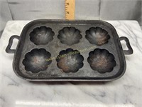 Cast iron muffin pan with handles