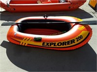 Explorer 200 Inflatable Raft w/ Paddle