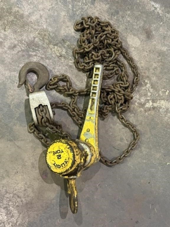 CHAIN HOIST (2000) LB w GOOD CHAIN