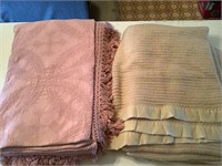 2 bed spreads pink and tan