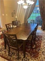 Large Very Nice Wooden Dinning Table & Chairs