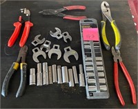 F - MIXED LOT OF HAND TOOLS (G7)