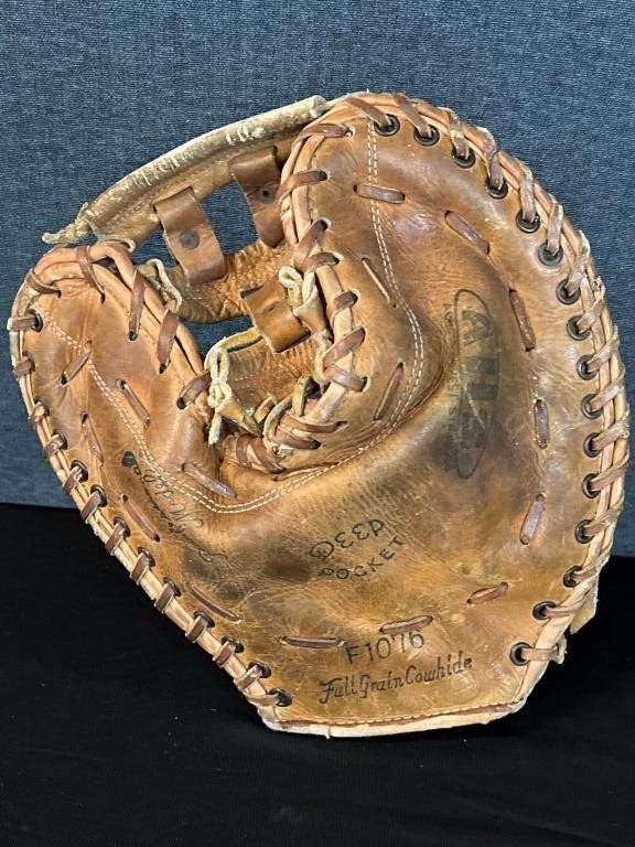 Vintage Professional Deep Pocket Baseball Glove