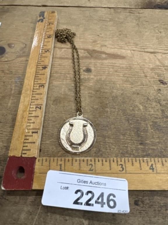 Vintage jewelry lucky horseshoe necklace