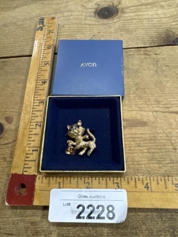 Vintage jewelry Cat brooch pin