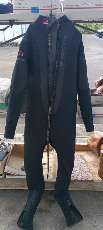 2 XL wet suit Pinnacle