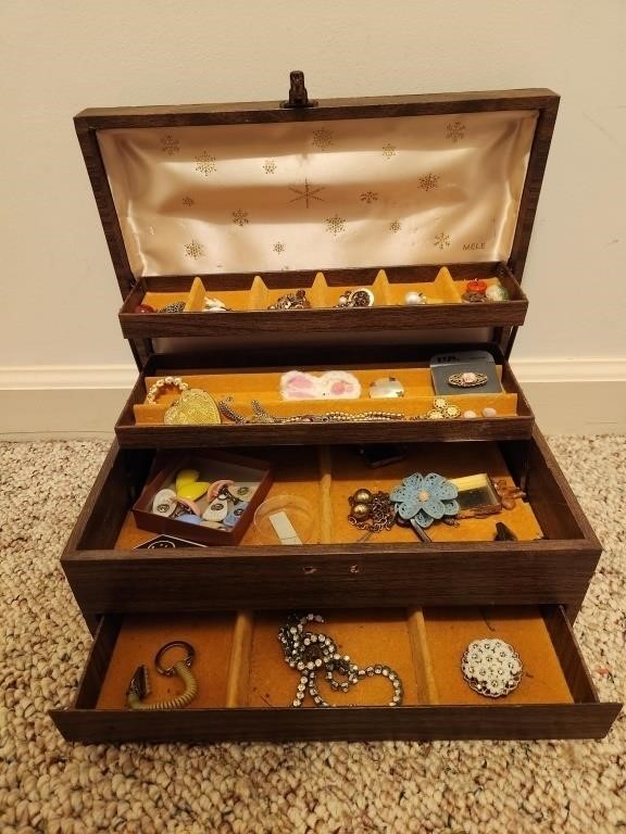 VINTAGE JEWELRY BOX WITH CONTENTS