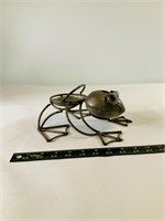 Metal frog candle holder