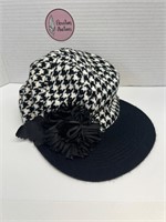 Adorable Black & White Houndstooth Cabbie Hat