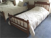 Twin size bed w/ bedding