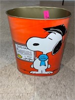 Cheinco peanuts charlie brown & snoopy wastebin