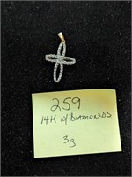 14k Gold 3g Pendant with .50ctw Diamonds