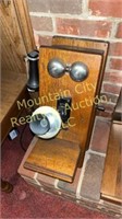 Montgomery Ward Oak Case telephone-