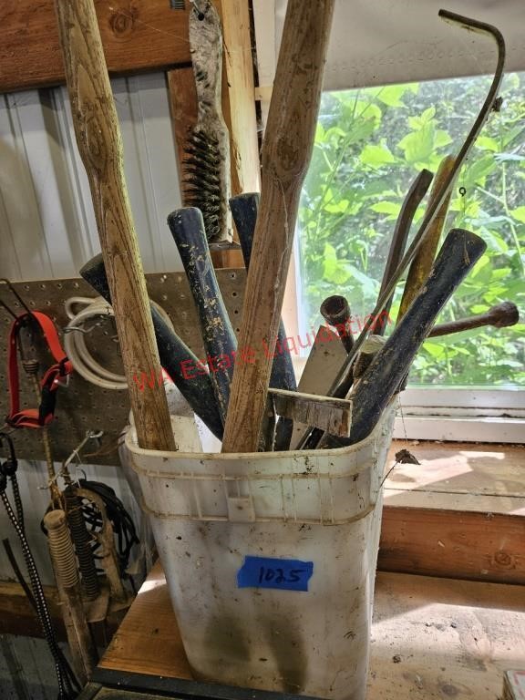 Bucket of Tools (shop)