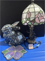 2 STAINED GLASS LAMPS AND SUN REFLECTOR