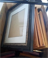 L - BOX OF PICTURE FRAMES (G38)