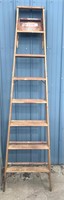 8’ wooden ladder