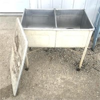 Dual wash tubs with cover